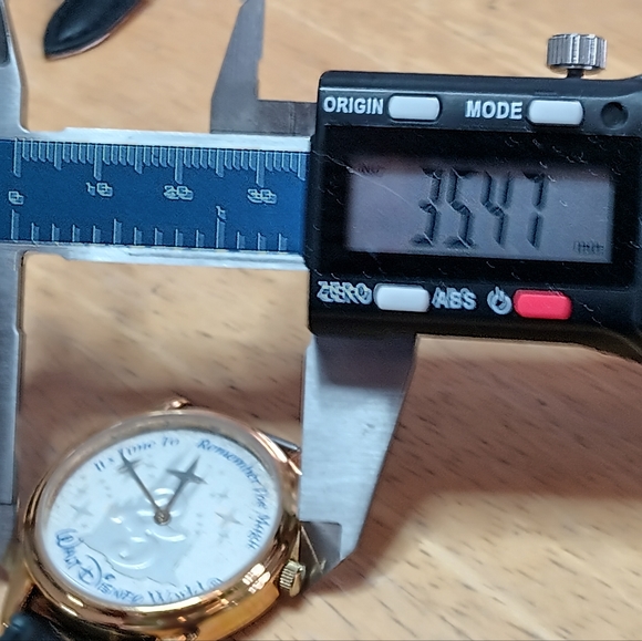 X Disney 25th anniversary of Walt Disney world. 2 hand quartz 1997 thank you - Picture 8 of 9